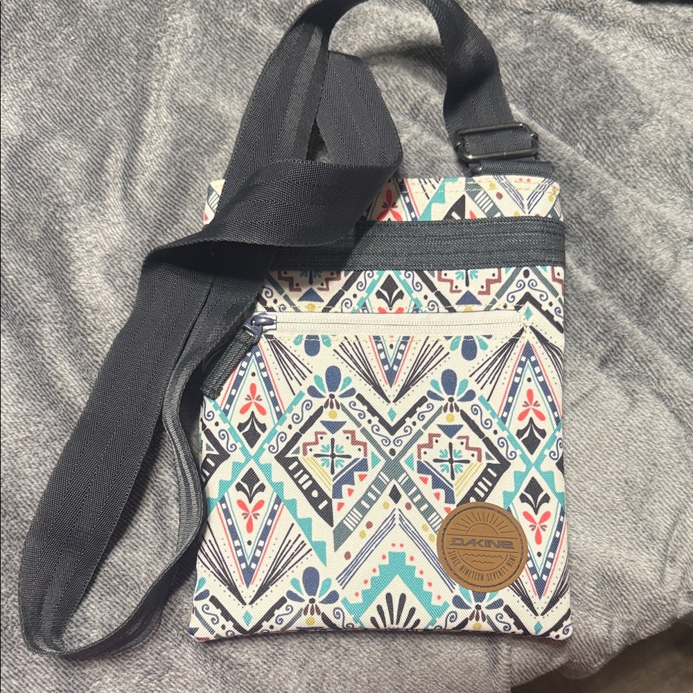 Dakine Women's Geometric Crossbody Bag - Blue and White